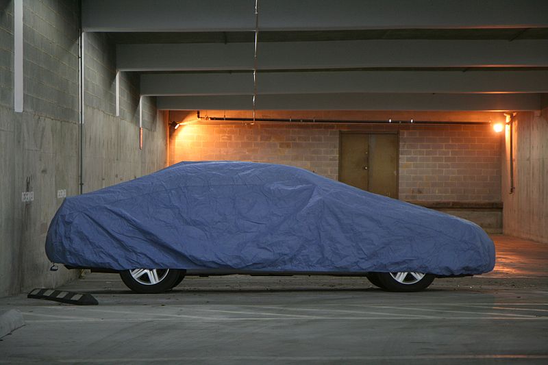 800px 2011 01 30 Covered car in parking deck near Entry Level Hybrid Electric Vehicle Planned by Fisker