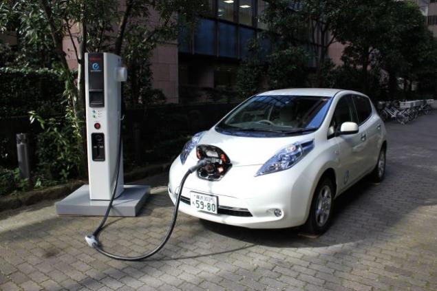 leaf charging Forecast: 3.8 Million EVs Sold by 2020
