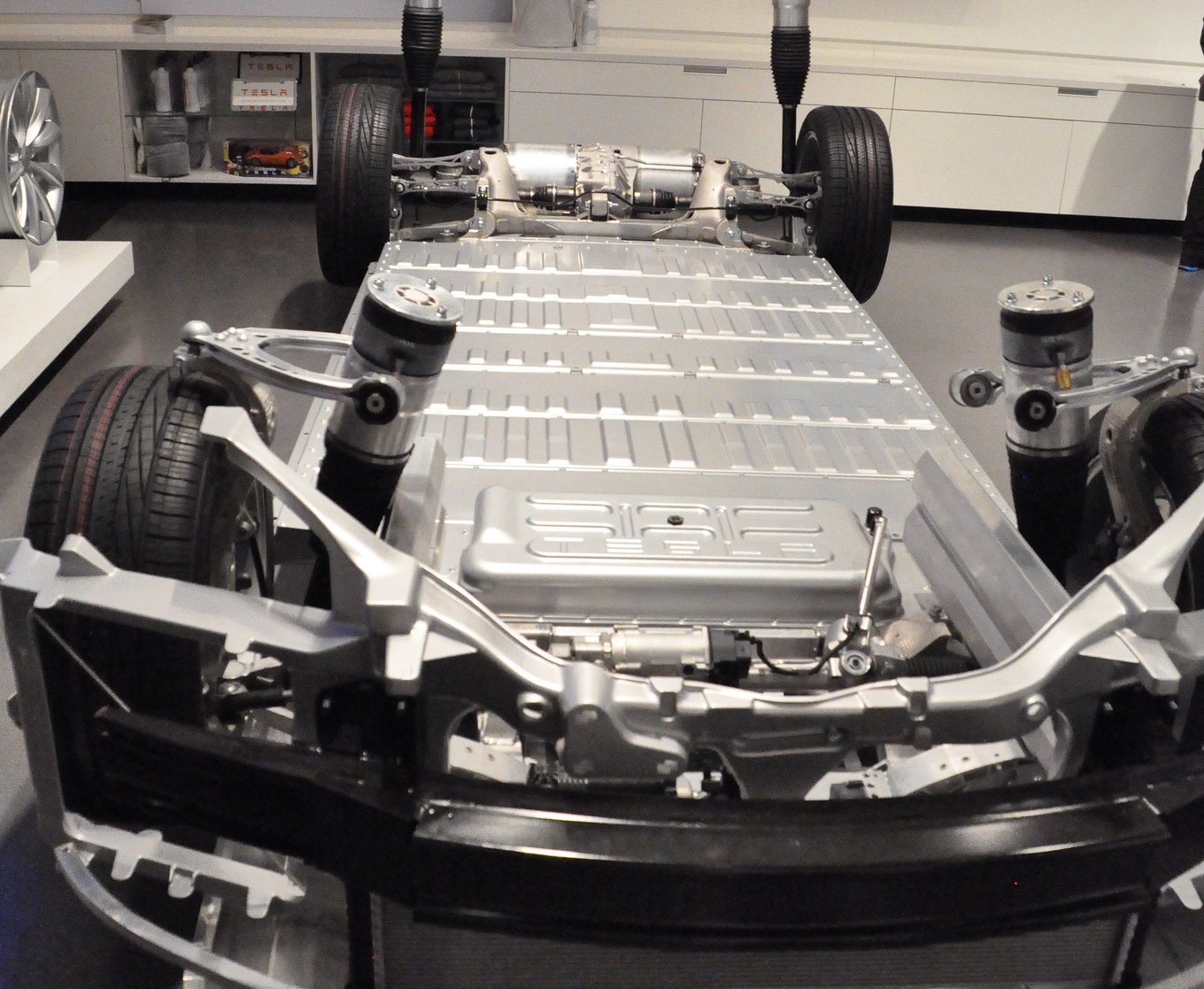  Tesla  Model S Battery  Swap Pilot Program Online Soon in 
